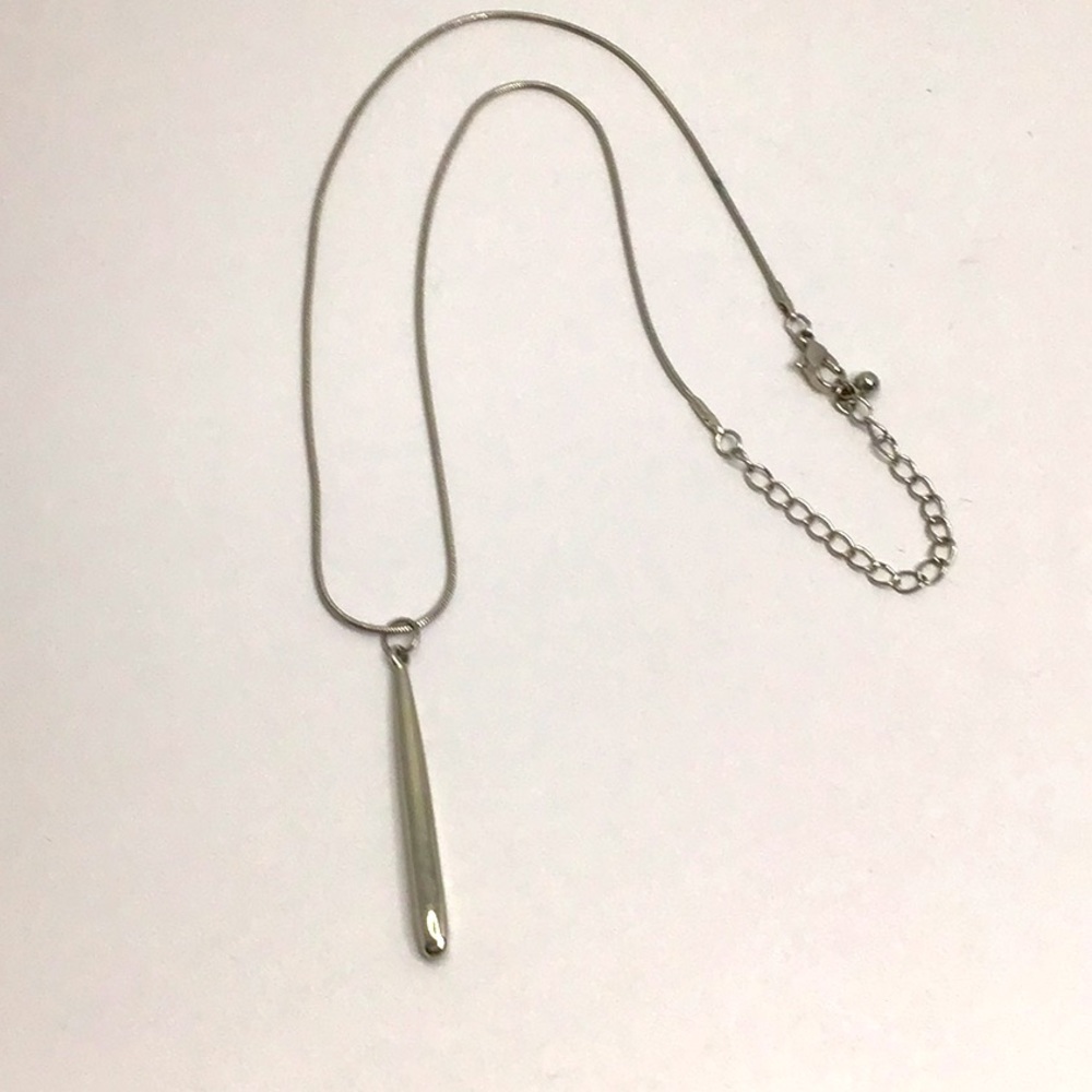 🌺 Silver Coloured Necklace
